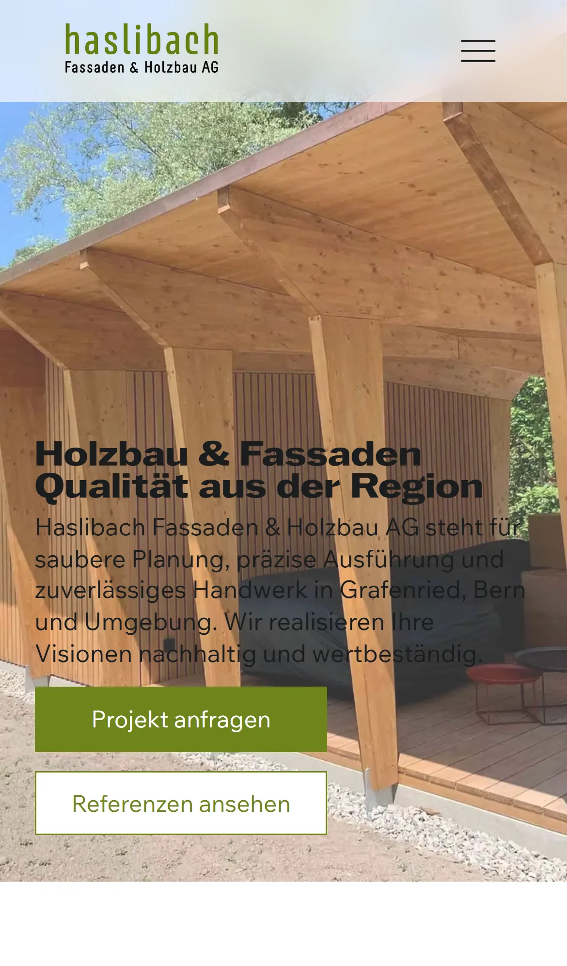 Leistungsseite Holzbau & Zimmerei auf dem Smartphone.